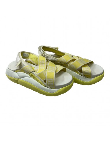 Sandals Designer By Ugg In White & Yellow, Size: 9 le concept de la Pate a emporter 